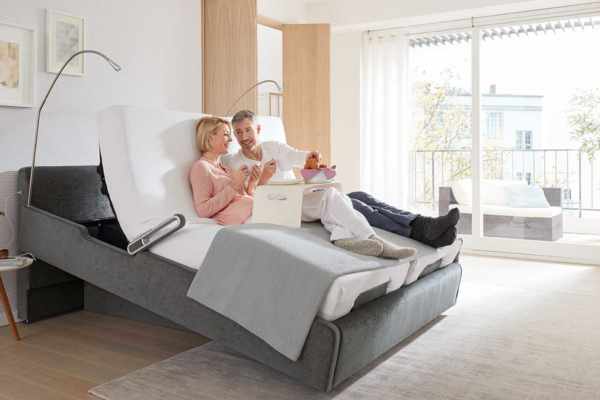 Bett mit elektrisch verstellbarem Lattenrost